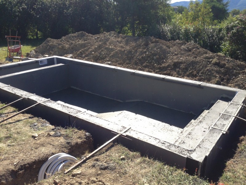 Construction de piscine en béton à Meillant
