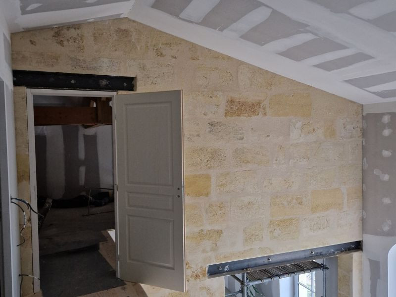 Rénovation de façade en pierre à Floirac
