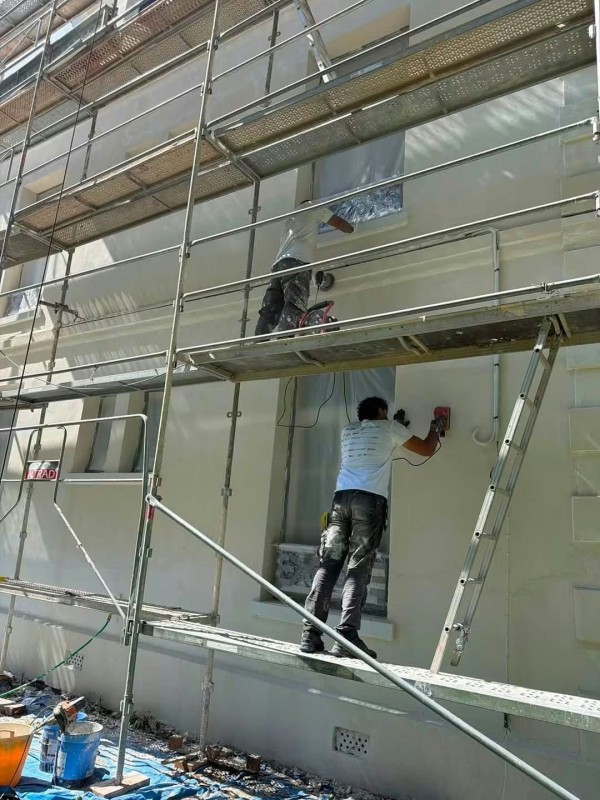 Réalisation d'un ravalement de façade RPE à Ailly-le-Haut-Clocher