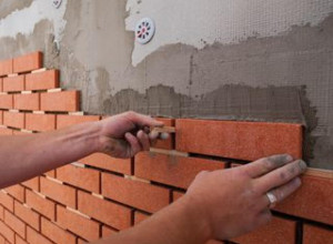 Parement de moellon et brique sur mur à Reims 51100 (Marne)