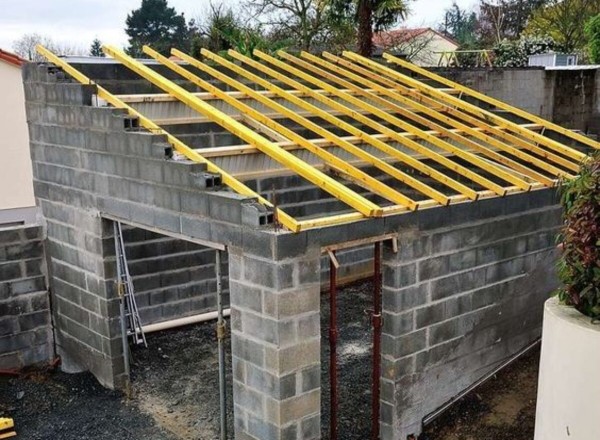 Abri de jardin en blocs à bancher à Mosson : solidité maximale pour les grandes surfaces