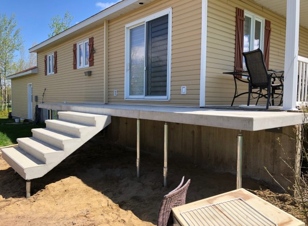 Terrasse béton sur pilotis à Monsempron-Libos à Monsempron-Libos