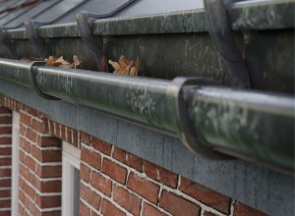 Soudure d’une goutti&egrave;re en zinc &agrave; Montech