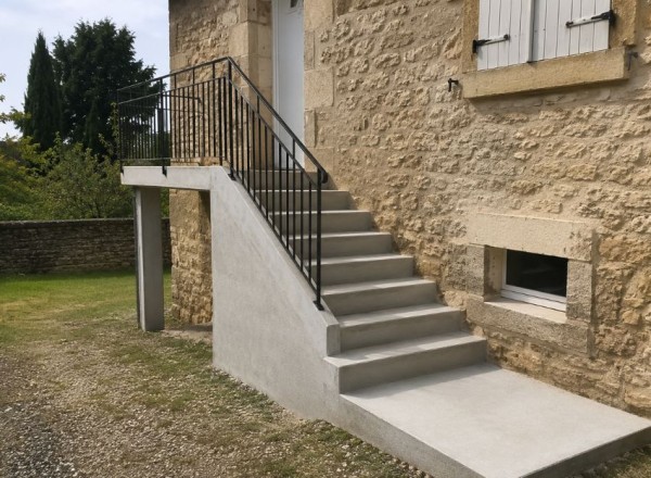 Escalier b&eacute;ton de jardin