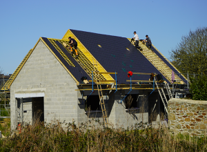 Couverture sur construction neuve à Ferrières