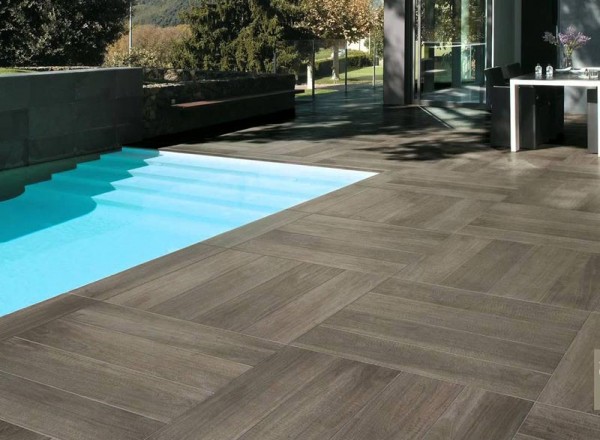 Carrelage Extérieur & Dallage à Giremoutiers : Terrasses, Allées et Plages de Piscine à Giremoutiers