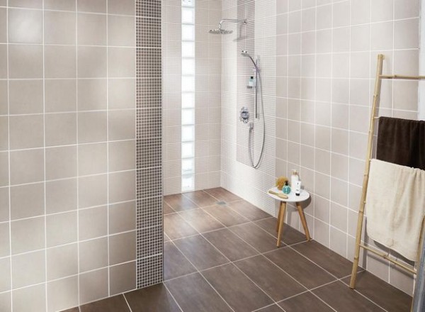 Douche à l'italienne à La Bastide-de-Sérou