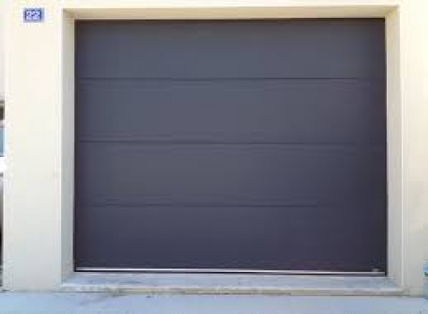 Porte de garage sectionnelle à Trois-Vèvres à Trois-Vèvres