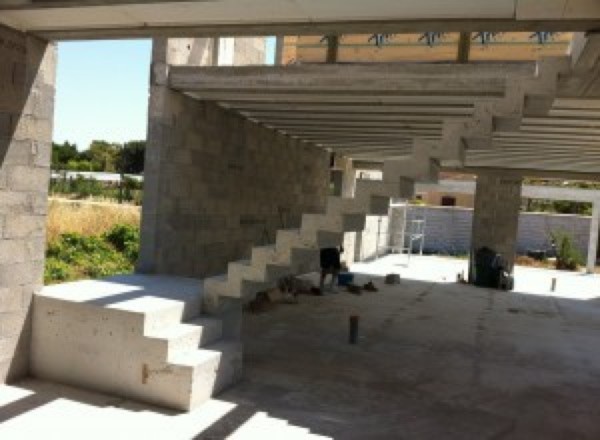 Escalier béton crémaillère à Aigre