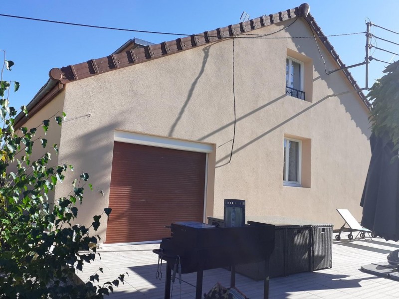 Réalisation d'une isolation extérieure (ITE) d'une maison à Autun
