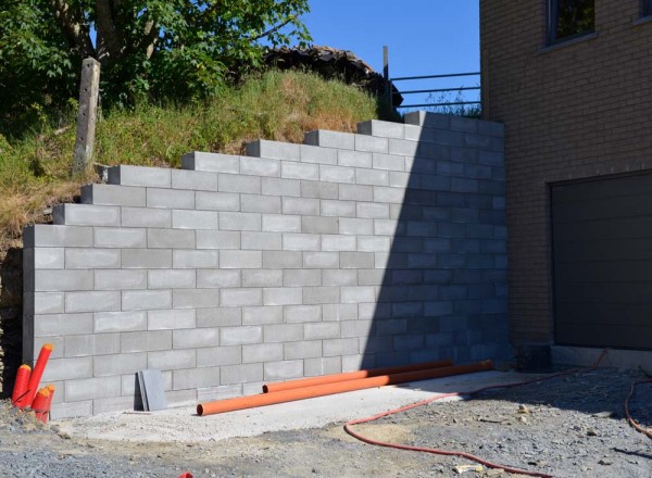 Mur de soutènement poids, mur de Berlin et mur avec tirants à La Copechagnière