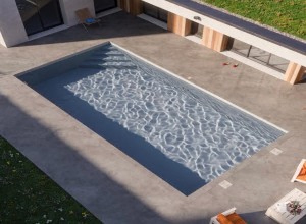 Piscine en béton / béton armé à Saint-Gabriel-Brécy