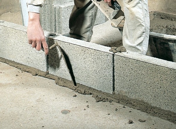 Pose d'agglos, parpaing ou briques à La Walck à La Walck