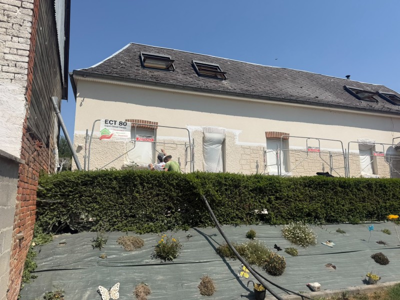 Réalisation d'un ravalement de façade à Louvencourt (80)