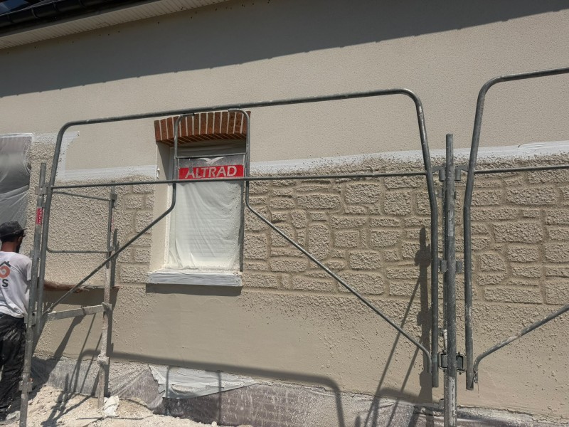 Réalisation d'un ravalement de façade à Louvencourt (80)