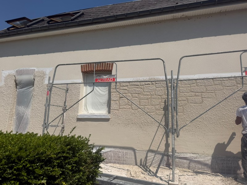 Réalisation d'un ravalement de façade à Louvencourt (80)