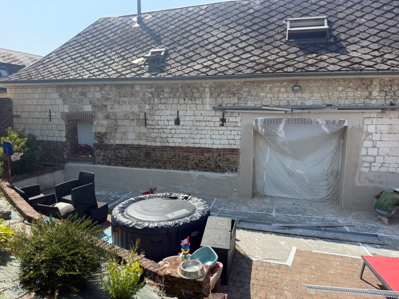 Réalisation d'un ravalement de façade à Louvencourt (80)