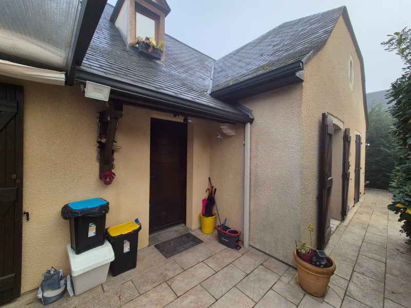 Réalisation d'un ravalement de façade en résine colorée à tarbes dans les Hautes-Pyrénées