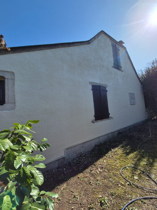Réalisation d'un ravalement de façade en résine colorée à tarbes dans les Hautes-Pyrénées