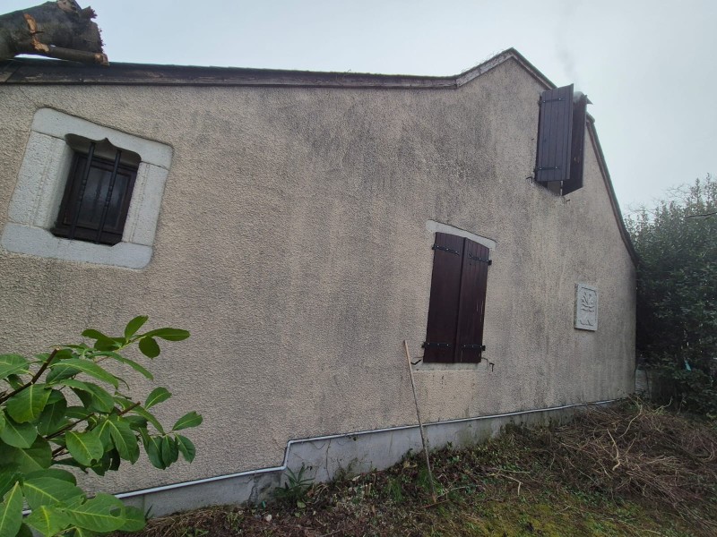 Réalisation d'un ravalement de façade en résine colorée à tarbes dans les Hautes-Pyrénées