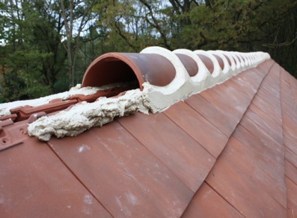 Réfection du faîtage et arêtier en tuile et ciment à Thèze à Thèze