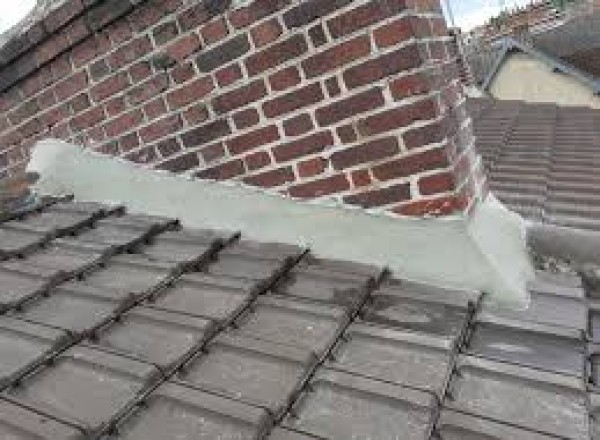 Réfection de solin de cheminée à Montsalier à Montsalier