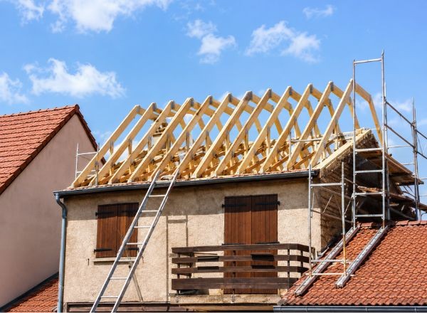 Aménagement des combles avec rehaussement de toiture à Laizé