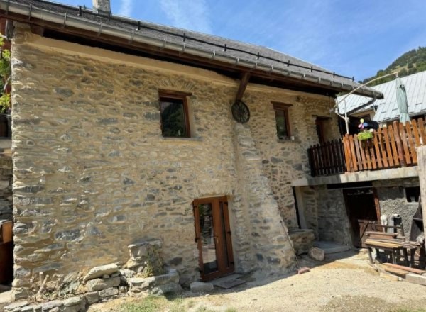 Rénovation de façade en pierre à Saint-Étienne-des-Oullières à Saint-Étienne-des-Oullières