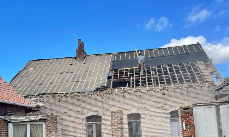 Rénovation d'une toiture en tuiles