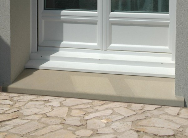 Création de seuil de porte à Piégut