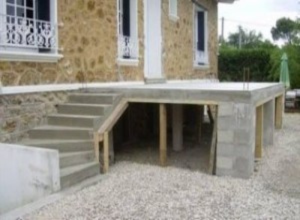 Terrasse béton sur pilotis à Thorame-Basse à Thorame-Basse
