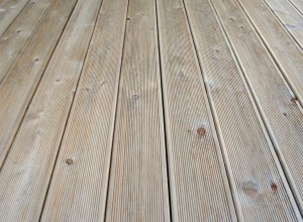 Terrasse en bois européen à Terraube