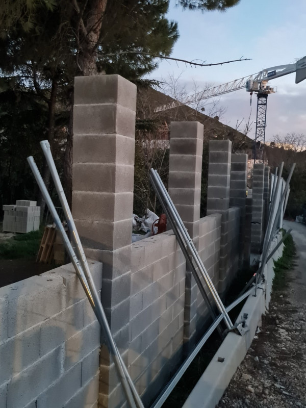 Construction de mur de clôture, mur de soutènement à Trets