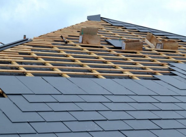 Travaux de couverture en ardoises naturelles à Montsalier