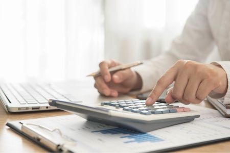 R&eacute;daction du devis pour le d&eacute;moussage de votre toiture à Nogaret
